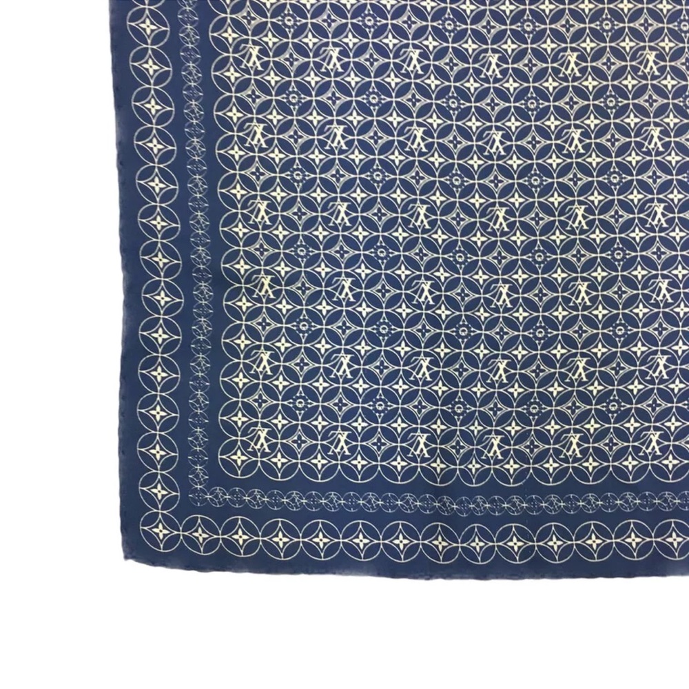 255 Louis Vuitton LV 100% Silk Scarf - Picture 3 of 7